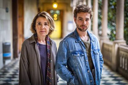 Carlos Cuevas y María Pujalte, en el rodaje del 'spin-off' de Merlí.