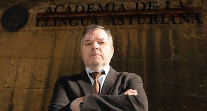 González Riaño, presidente de la Academia de la Llingua asturiana.
