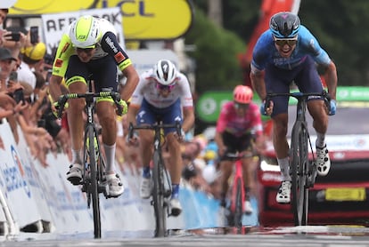 Simon Clarke se impone en el esprint final al neerlandés Taco Van Der Hoorn en la etapa de este miércoles con final en Arenberg.