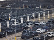 En la imagen coches nuevos listos para la comercialización en la planta de producción de Seat Cupra de Martorell.