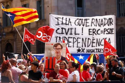 Vista del público  antes de la toma de posesión del presidente electo de la Generalitat, Salvador Illa, este sábado en Barcelona.