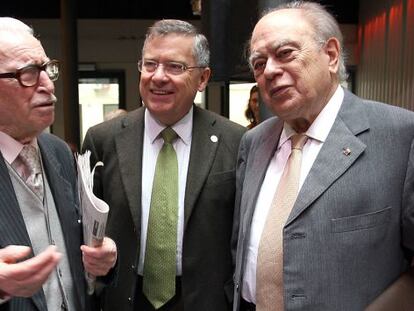  Josep Llu&iacute;s Bausset, con el exrector de la Universitat de Val&egrave;ncia, Francisco Tom&aacute;s, y el ex presidente catal&aacute;n Jordi Pujol, en 2010.