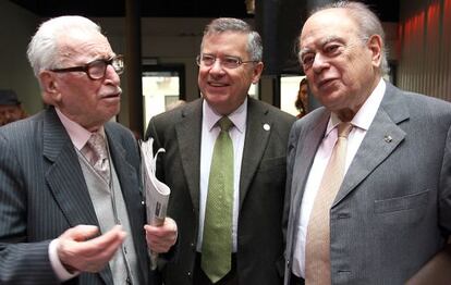  Josep Llu&iacute;s Bausset, con el exrector de la Universitat de Val&egrave;ncia, Francisco Tom&aacute;s, y el ex presidente catal&aacute;n Jordi Pujol, en 2010.