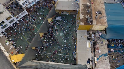 Según el Instituto Nacional Penitenciario (INPE), los presos prendieron fuego a colchones y cometieron vandalismo.