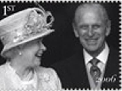 El matrimonio de Isabel II y Felipe de Edimburgo en sellos, el último en salir, de 2006