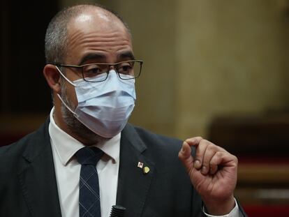 Miquel Buch durante una sesión de control en el Parlament