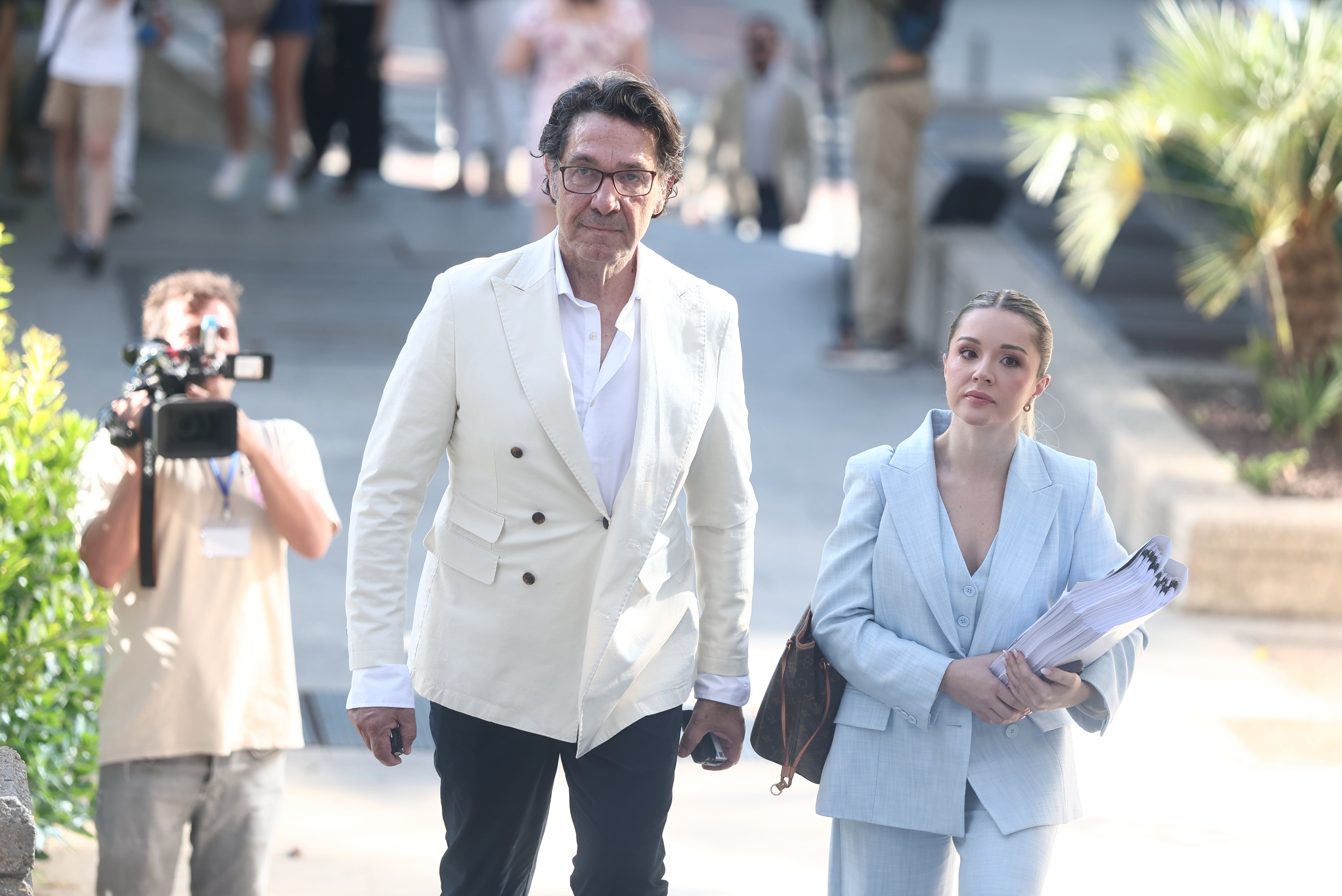 El galán televisivo Luis Lorenzo y su pareja, vistos para sentencia