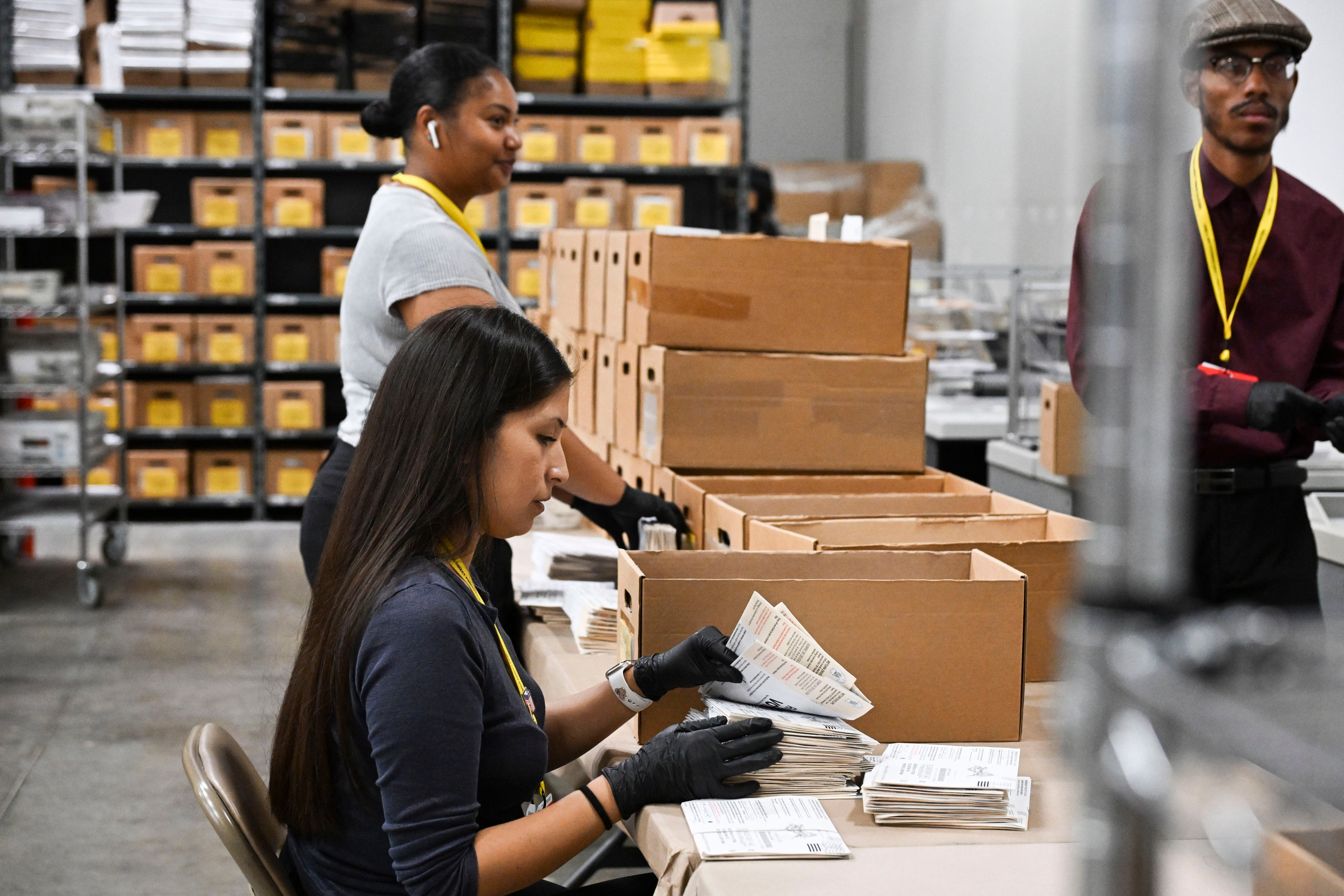 Los demócratas demandan al Gobierno de Trump por cambiar el formulario de voto de los estadounidenses en el extranjero