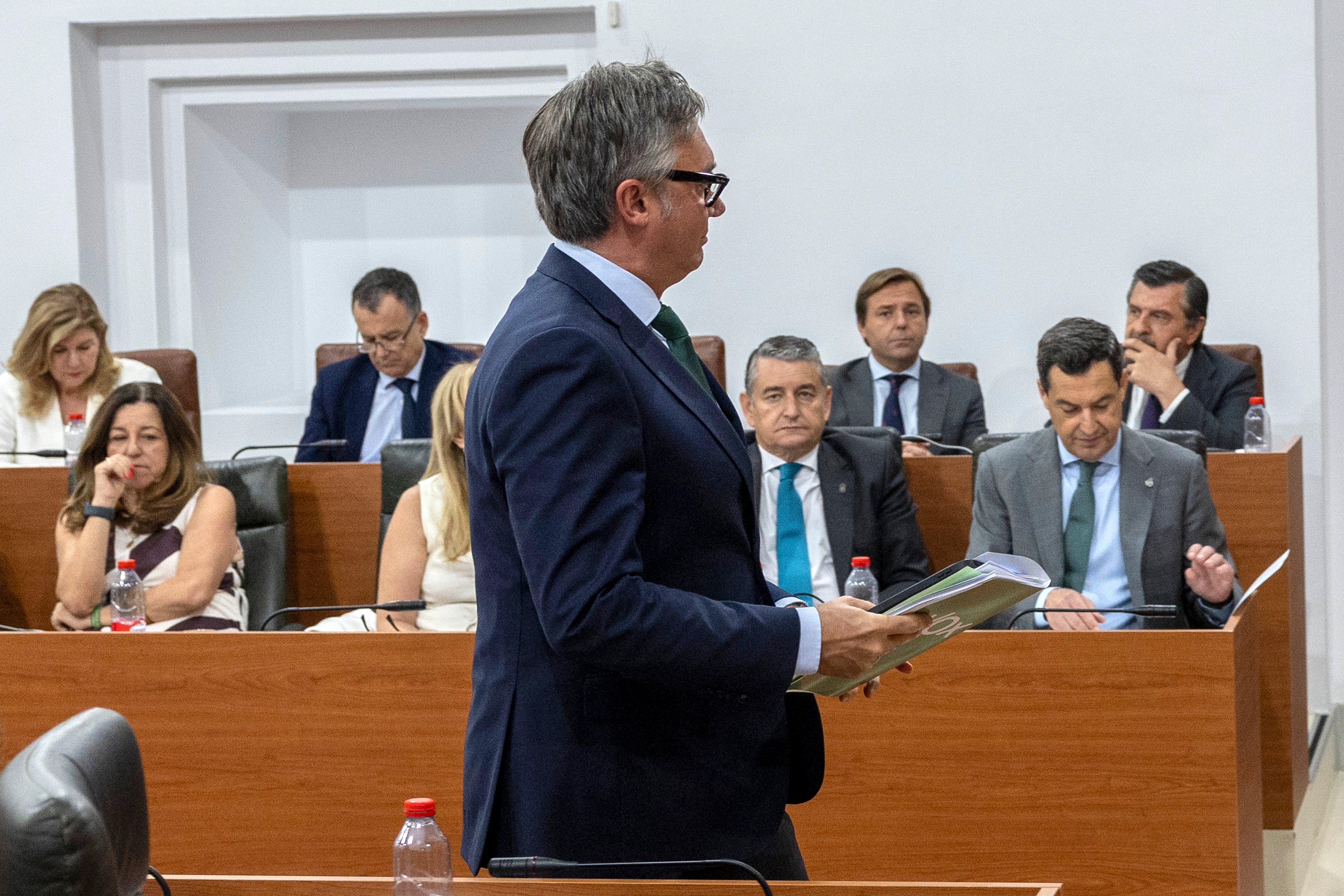 Moreno pacta su investidura con un acuerdo con Vox a cambio de la “prioridad nacional” y la entrada en el Gobierno