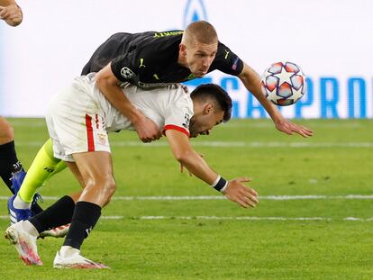 Munir y Gazinsky, en una acción del partido.