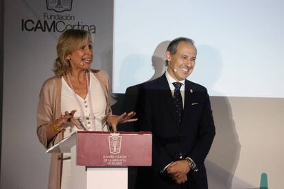 La vicedecana del ICAM, Isabel Winkels y  el decano  Eugenio Ribón, en la presentación del programa de Bienestar Integral de la Fundación ICAM Cortina