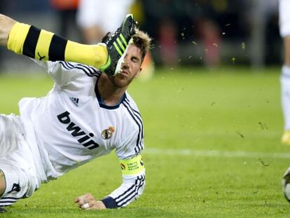 Subotic despeja el balón ante Sergio Ramos.