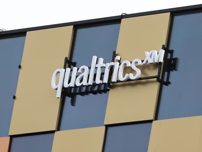 El logo de Qualtrics en sus oficinas de Polonia.