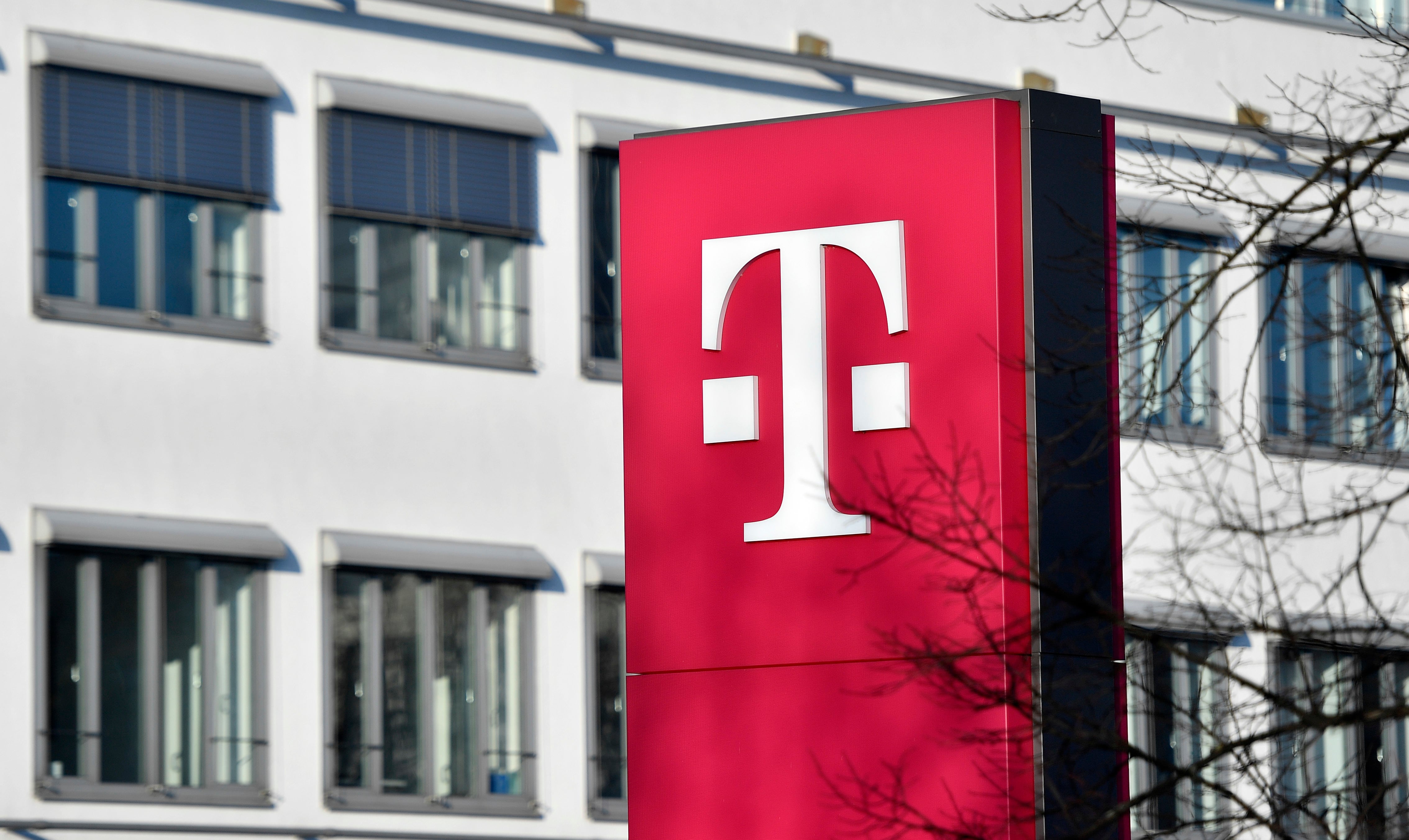 Logotipo de Deutsche Telekom en Bonn, Alemania.