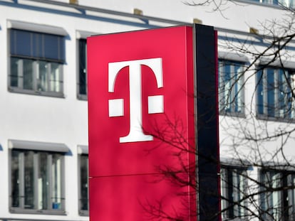 Logotipo de Deutsche Telekom en Bonn, Alemania
