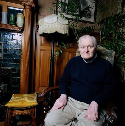 John Ashbery, retratado en su casa en 2010.