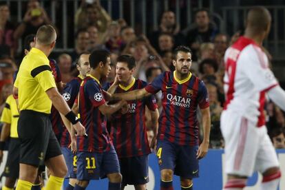 Los jugadores del Barça celebran el 2 a 0.