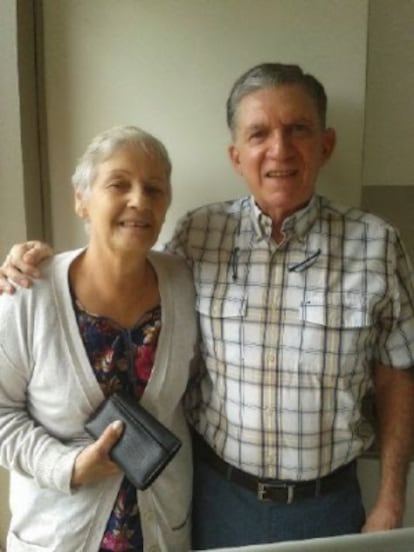 Rodolfo González con su esposa, Josefa, en una audiencia.