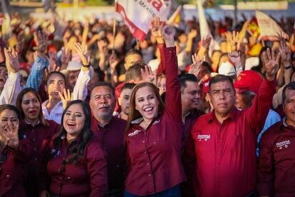 candidata de la coalición Juntos haremos historia por el estado de Durango, Marina Vitela, en un acto de campaña.