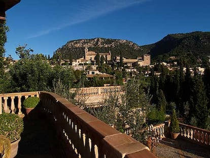 Paisaje de Valldemossa y de la sierra de la Tramuntana desde el hotel, al oeste de Mallorca.