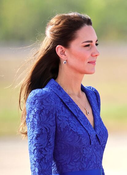 La silueta peplum de la chaqueta era un diseño creado especialmente para la ocasión por una habitual en el armario de Middleton, la también británica Jenny Packman.