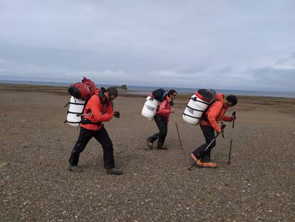 Este año el proyecto Permafrost, con ayuda de la Unidad de Tecnología Marina (UTM) ha abierto un campamento alejado de la base Juan Carlos I, Byers, por primera vez por tierra. Todo un hito de la XXXIII Campaña Antártica.