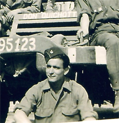 Rafael Gómez, homenajeado en París, en una foto de 1944, cuando combatía con La Nueve.