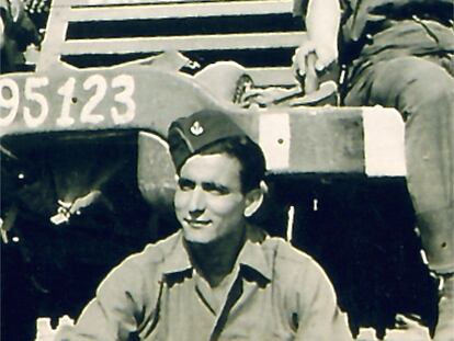 Rafael Gómez, homenajeado en París, en una foto de 1944, cuando combatía con La Nueve.