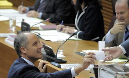 Francisco Camps acudi&oacute; a las votaciones en el pleno de las Cortes.