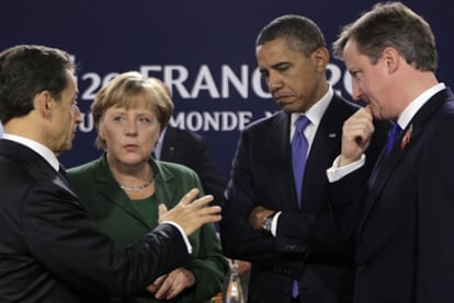 Desde la izquierda, Nicolas Sarkozy, Angela Merkel, Barack Obama y David Cameron, ayer en el encuentro del G-20 en Cannes.