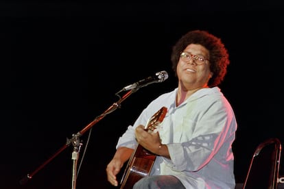 Pablo Milanés en un concierto en México en 1988.