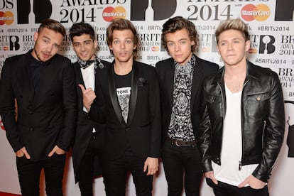 Los miembros de One Direction (es decir, Liam Payne, Zayn Malik, Louis Tomlinson, Harry Styles y Niall Horan) en los premios BRIT de 2014.