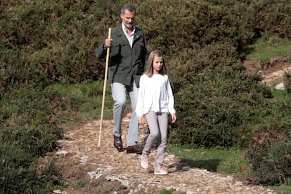 Felipe VI y la princesa Leonor durante su visita a Asturias.