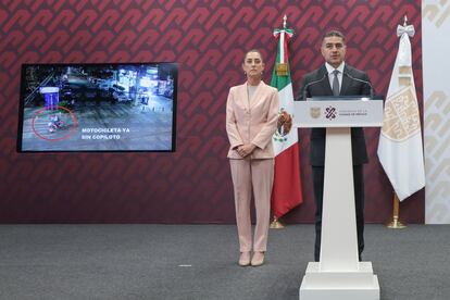 CIUDAD DE MÉXICO, 16DICIEMBRE2022.- Claudia Sheinbaum, jefa de gobierno de la Ciudad de México, y Omar García Harfuch, secretario de Seguridad Ciudadana, durante una conferencia de prensa sobre el ataque a Gómez Leyva,  
el 16 de diciembre de 2022.