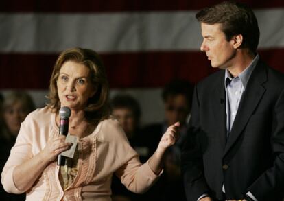 Elizabeth Edwards, con su ex marido John, político demócrata estadounidense, en 2007.