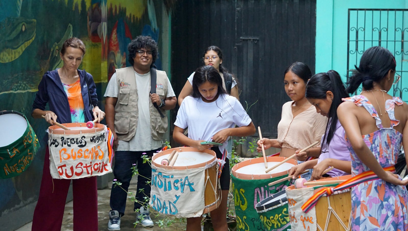 Jóvenes indígenas exigen una comisión de la verdad por la época del caucho en Perú