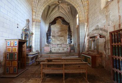 Interior de la iglesia de San Martín, cerrada al culto desde comienzos de los años sesenta del siglo XX. La bóveda muestra elementos góticos, de cuando fue reformada en el siglo XV.