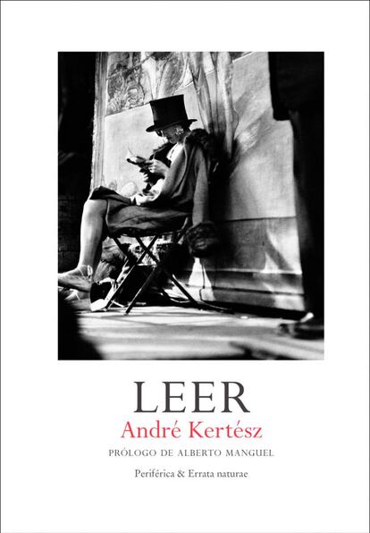 André Kertész (Budapest, 1894-Nueva York, 1985) fue uno de los fotógrafos clave del siglo XX. Este libro recoge fotografías tomadas entre 1915 y 1970 en las que Kertész capturó a lectores de toda condición en momentos intensamente personales y, sin embargo, universales, y en cualquier lugar imaginable: azoteas, parques públicos, calles abarrotadas… Un clásico que ha vendido miles de ejemplares vendidos en todo el mundo.