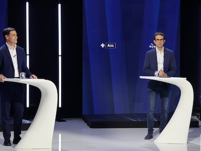 Los candidatos Imanol Pradales (PNV), a la izquierda, y Pello Otxandiano (EH Bildu) durante el debate televisivo celebrado este martes en ETB1.