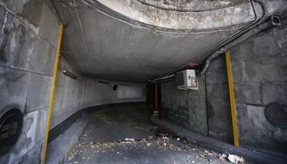 Entrada del aparcamiento, cerrado el verano pasado.