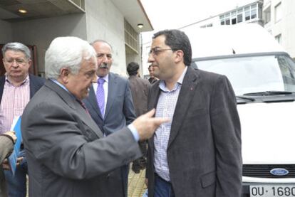 Baltar (izquierda) con el alcalde de Xinzo, Antonio Pérez.