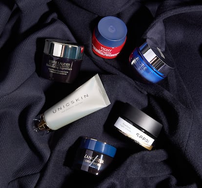 Desde la izda. arriba, en el sentido de las agujas, Revitalizing Supreme+ Bounce Night Creme de ESTÉE LAUDER, Liftactiv B3 Crema de Noche de VICHY, Blue Pro-Retinol Multi-Correct Cream de BIOTHERM, Flawless Night Cream de SEPAI, Crème Princière  de LANCASTER y Unicretinol++ Invisible Night Mask de UNICSKIN.