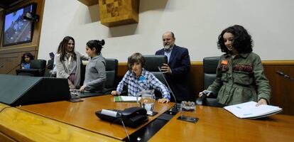 Escolares del País Vasco celebran este lunes un pleno en el Parlamento.