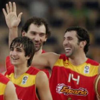 Los jugadores de selección española celebran el triunfo ante Polonia