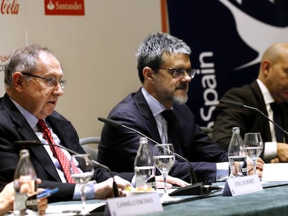 El presidente de la Cámara de Comercio de España, José Luis Bonet, (izquierda) junto al presidente de AmChamSpain, Jaime Malet, y el ex secretario de Estado de Comercio, Jaime García-Legaz, en Madrid. 