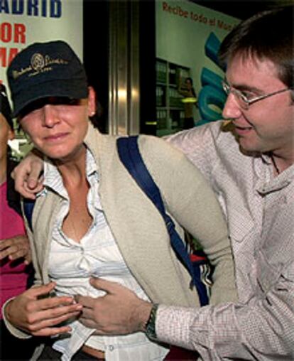 Nevenka Fernández, a su llegada, ayer, al eropuerto de Barajas.