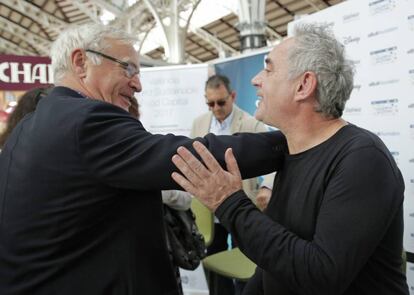 El chef Ferran Adri&agrave; con el alcalde Joan Rib&oacute; en el Mercat Central de Valencia. 