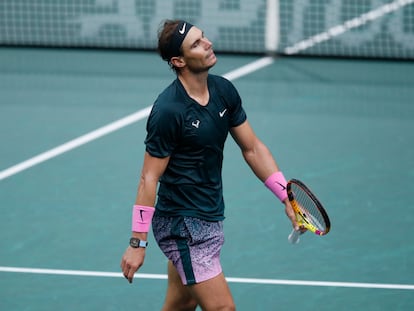 Nadal se lamenta durante el partido contra Zverev, ayer en París.