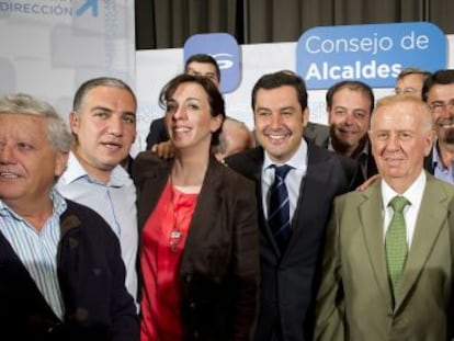 Javier Arenas (a la derecha) en un acto del PP en Torremolinos (M&aacute;laga) el pasado mayo.