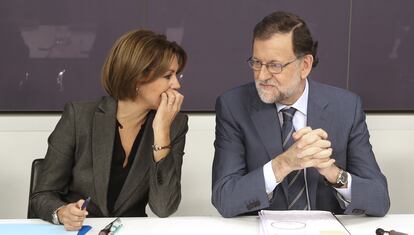 María Dolores de Cospedal y Mariano Rajoy, durante una junta directiva del PP, en 2016.